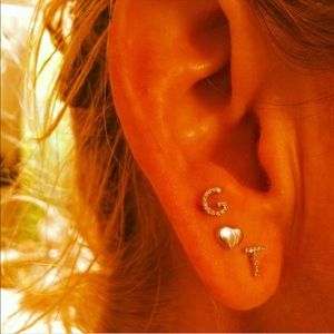 Diamond & White gold “G”.~